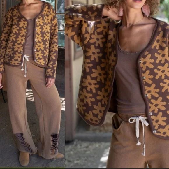 SOLD Flowers Knit Cardigan Sweater Womens Clothing - Picture 3 of 7